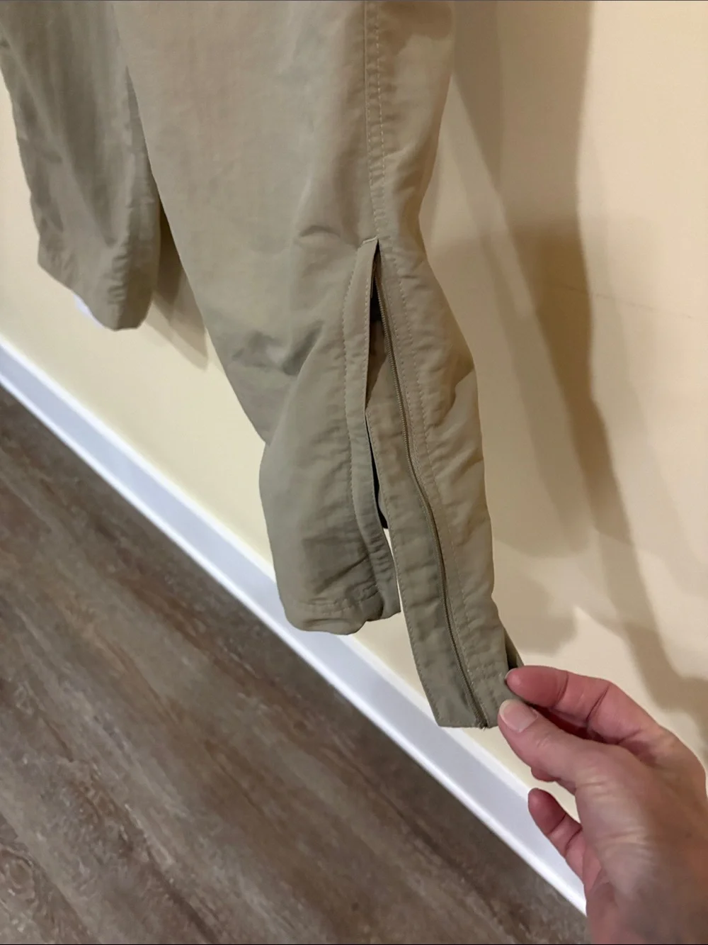 Men's North Face hiking pants tan. Convertible. Large short 29” inseam